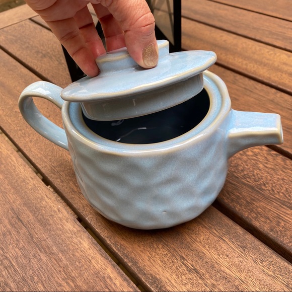 Ollie & Olivia Blue/White Hammered Tea Kettle Pot - Picture 7 of 14